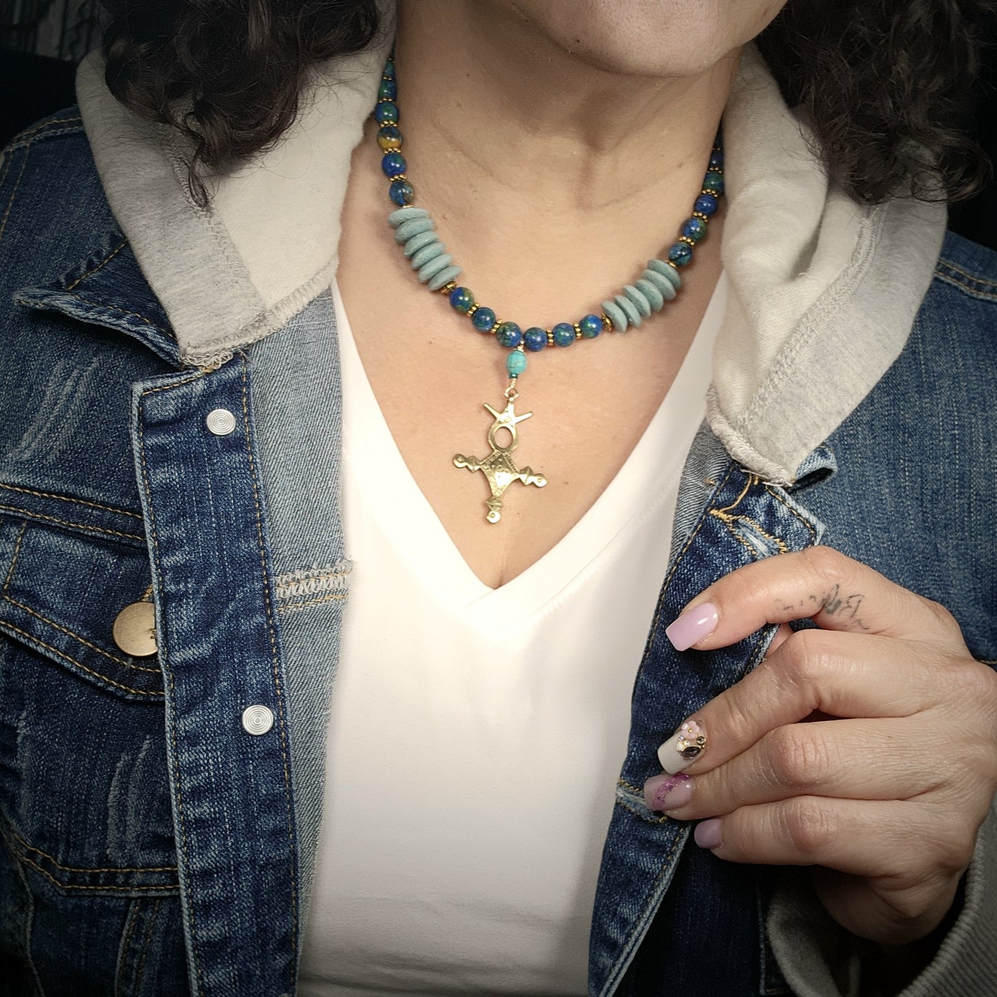 Tuareg Cross Necklace – Handmade Tribal Jewelry with Antique Brass Pendant, Ashanti Glass & Magnesite Beads with Magnetic Clasp
